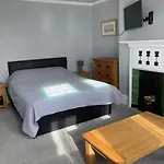 Rivington House Only Γουίτμπι