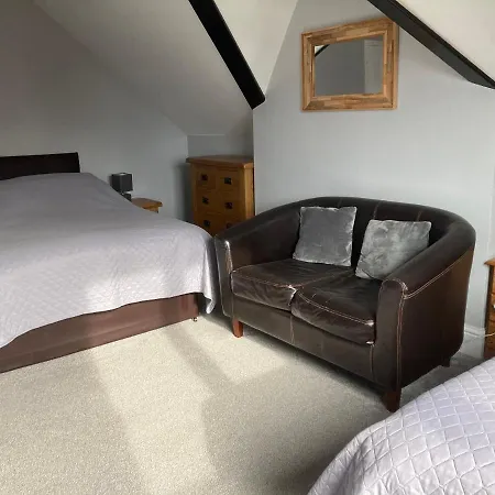Rivington House Only 惠特比