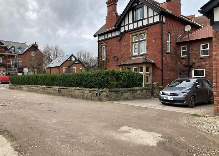 Rivington House Only 惠特比